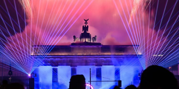 silvesterfeiern-in-berlin-und-hamburg-:-deutschland-begruesst-das-neue-jahr