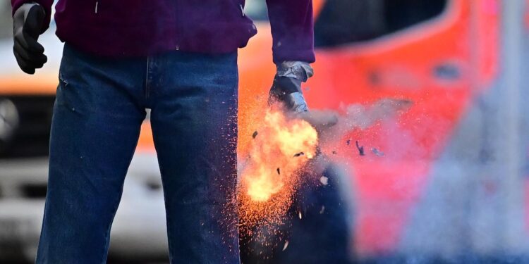 erstmals-bodycams-fuer-berlins-feuerwehrleute-in-der-silvesternacht