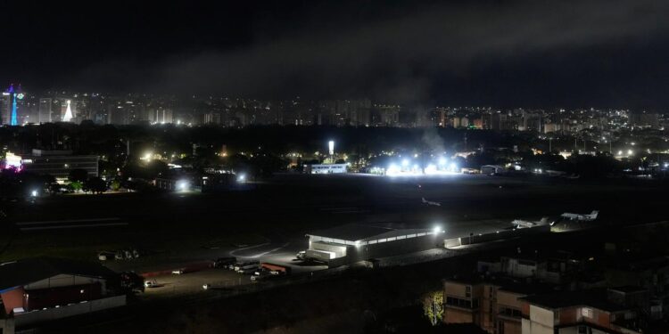 explosionen-und-flugzeuggeraeusche-ueber-venezuelas-hauptstadt-caracas-gemeldet