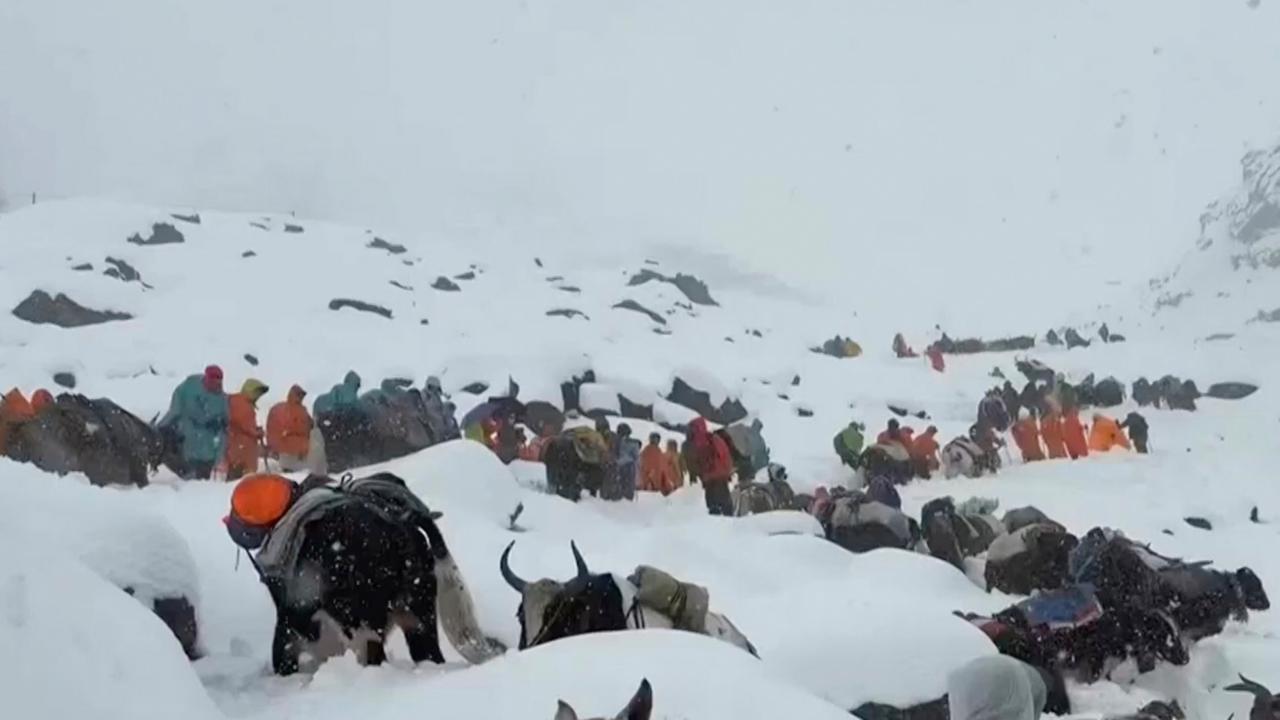 alle-bergsteiger-vom-mount-everest-gerettet