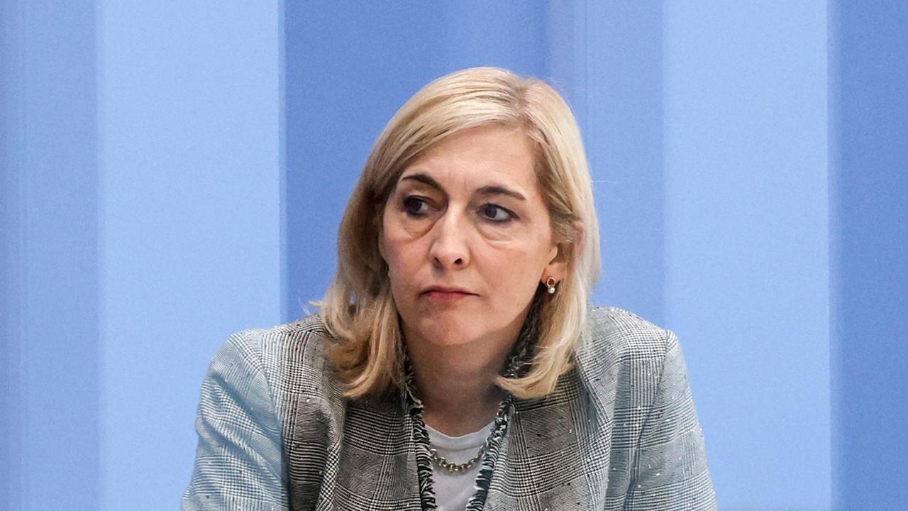 ministerin-warken-haelt-vorerst-an-regeln-zu-krankschreibung-fest