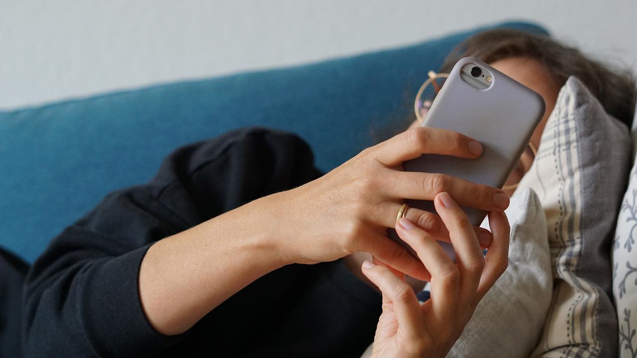 social-media-abstinenz-entlastet-junge-frauen