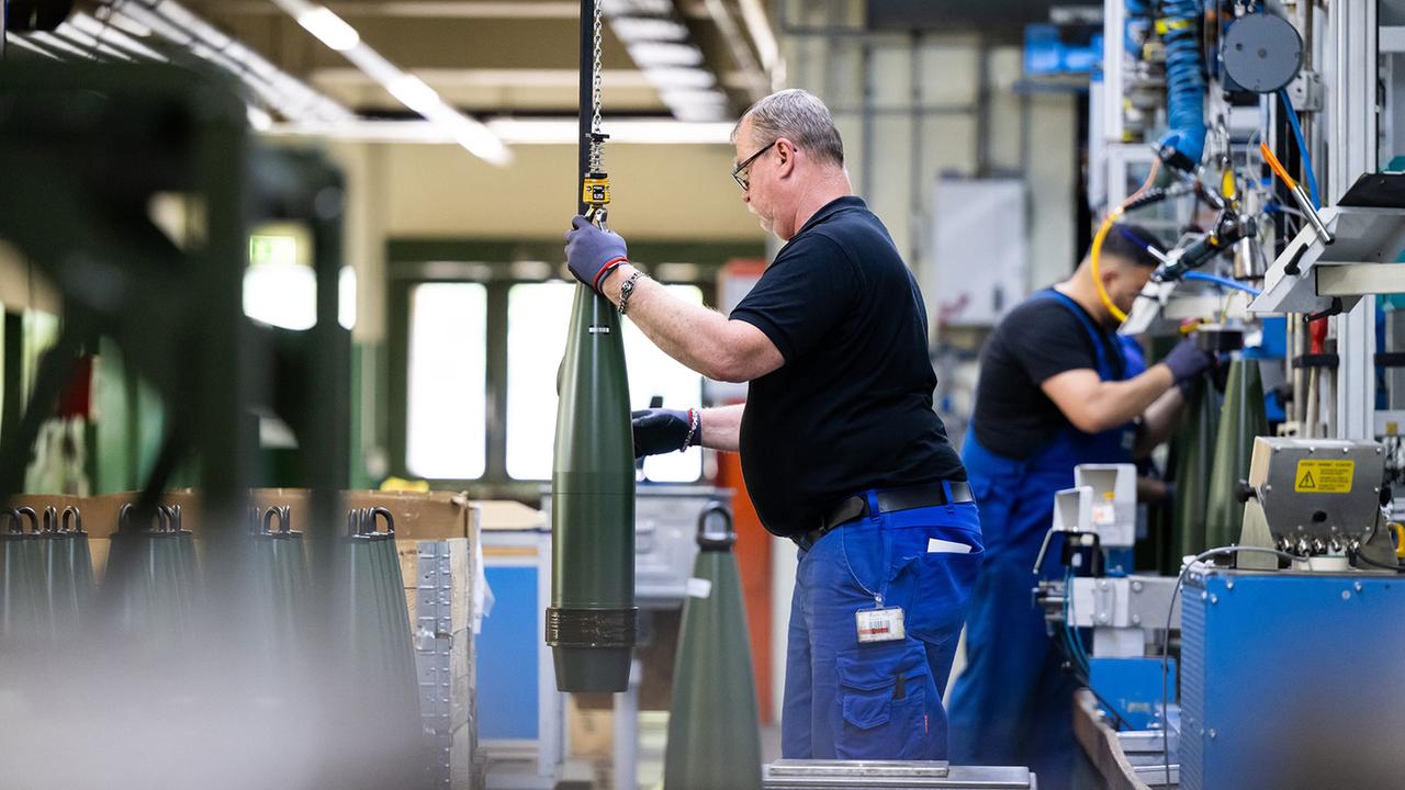 ruestungsgeschaeft-verhilft-industrie-zu-kraeftigem-auftragsplus