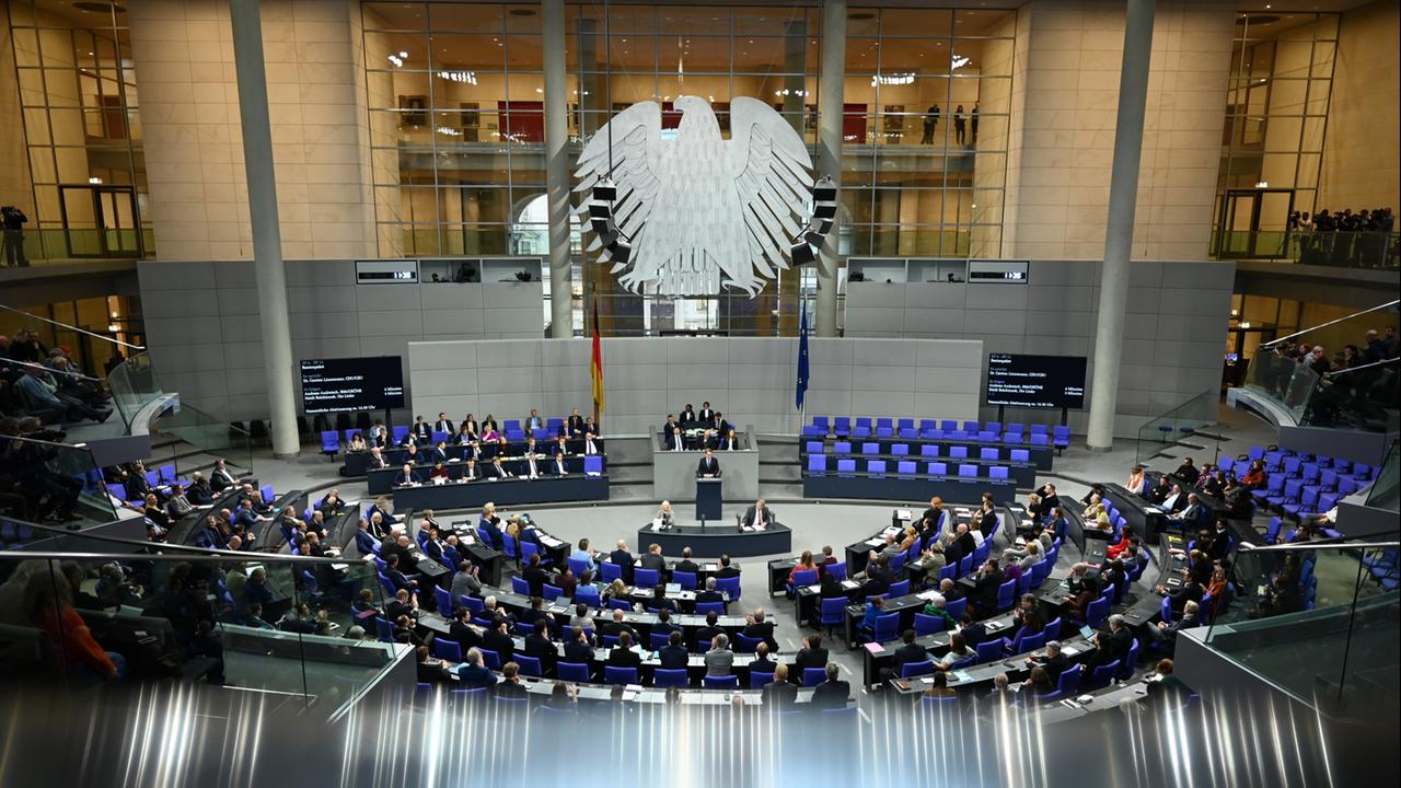 bundestag-stimmt-mit-kanzlermehrheit-fuer-rentenpaket