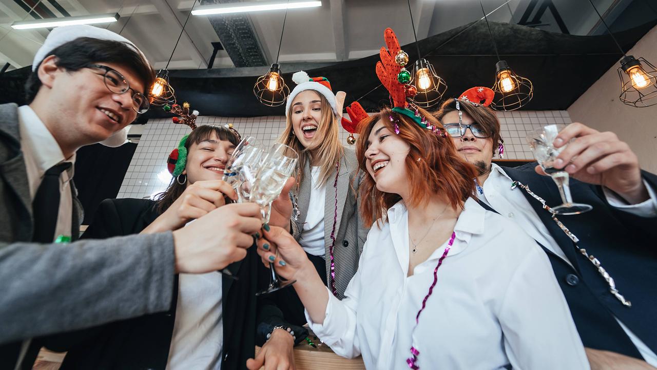 weihnachtsfeiern-im-betrieb-–-was-gilt-rechtlich?  